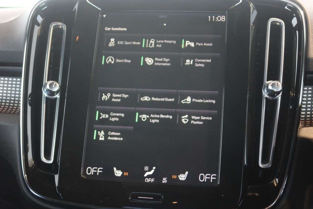 2020 VOLVO XC40 2020 VOLVO XC40