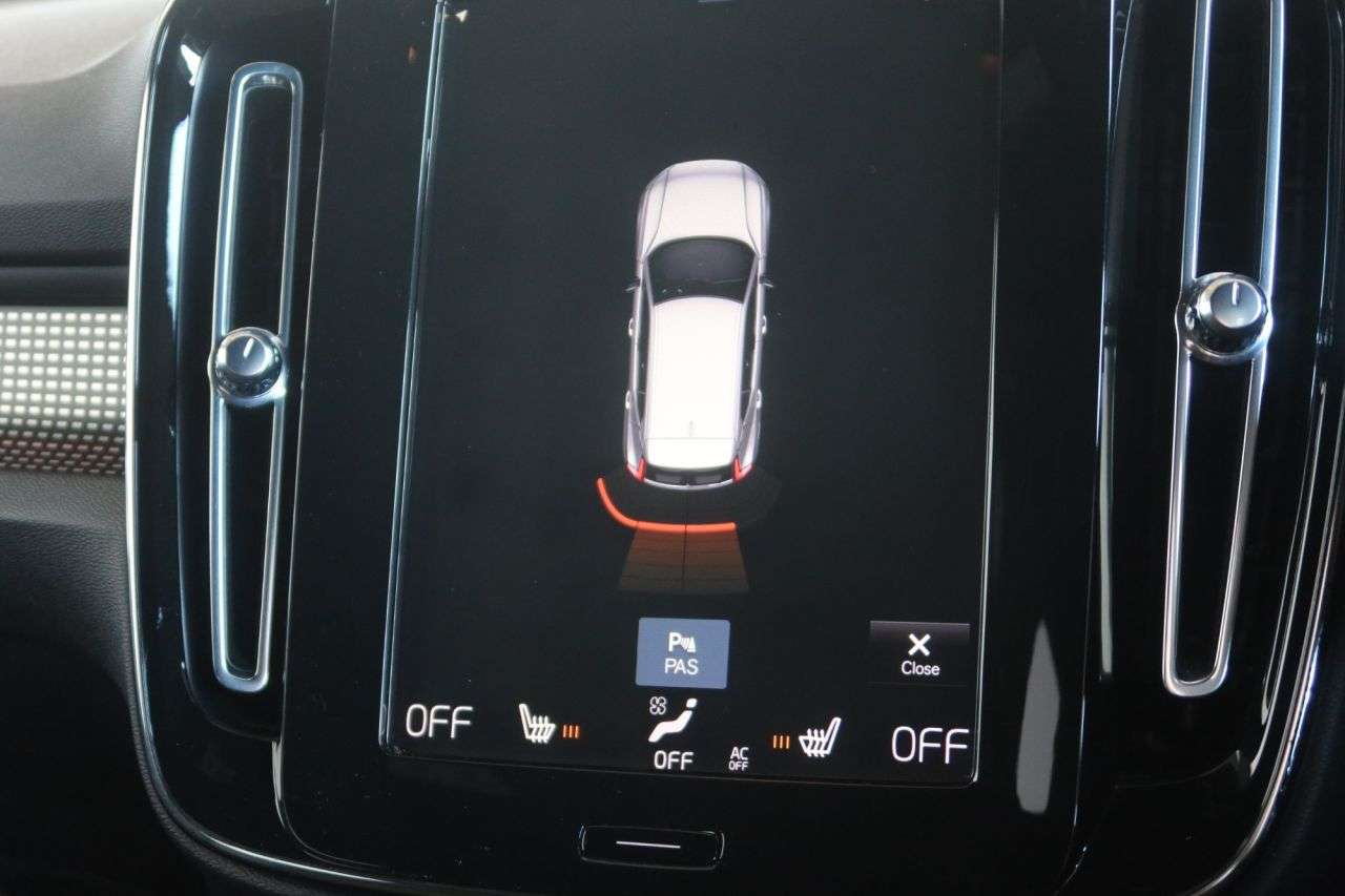 2020 VOLVO XC40 2020 VOLVO XC40