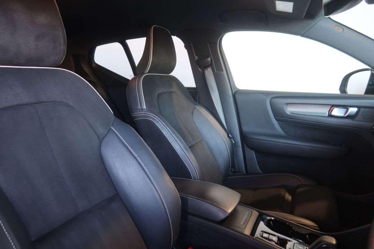 2020 VOLVO XC40 2020 VOLVO XC40