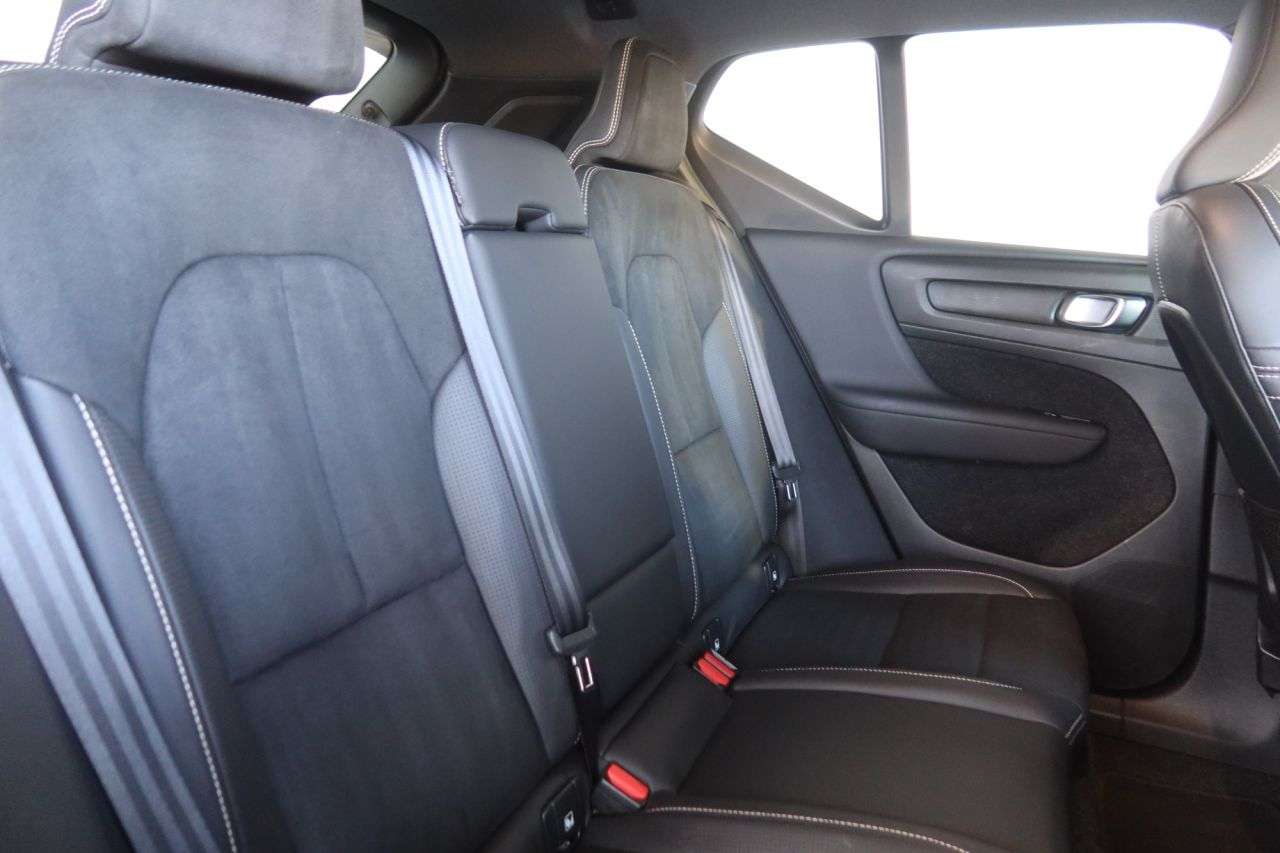 2020 VOLVO XC40 2020 VOLVO XC40