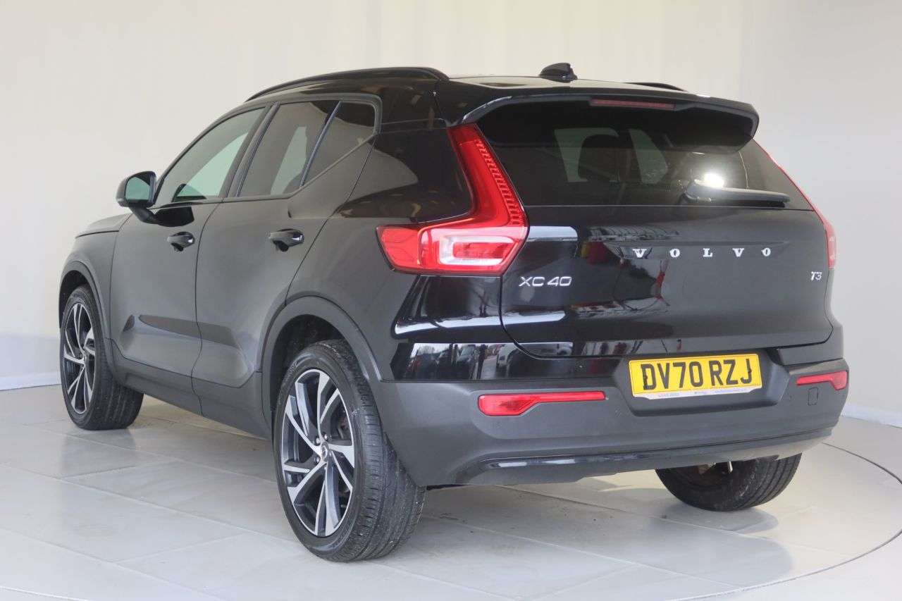 2020 VOLVO XC40 2020 VOLVO XC40