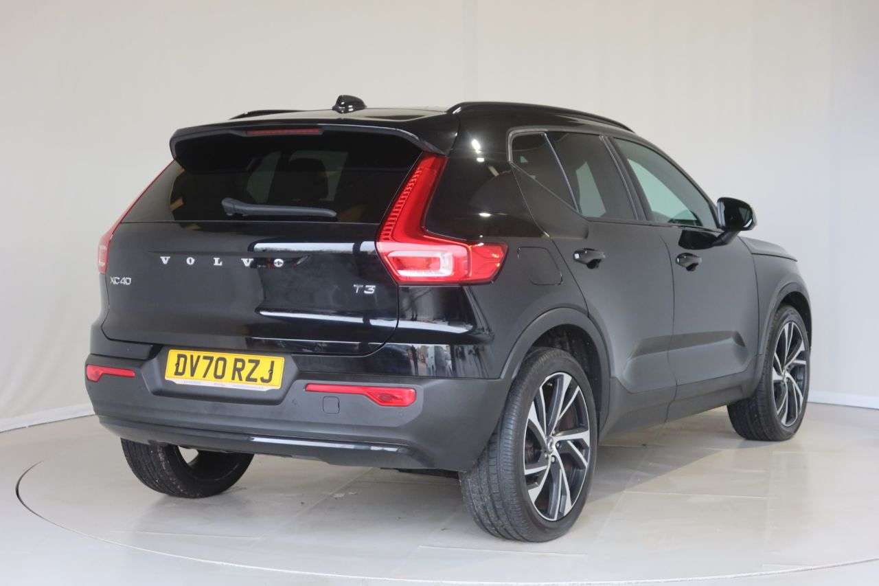 2020 VOLVO XC40 2020 VOLVO XC40
