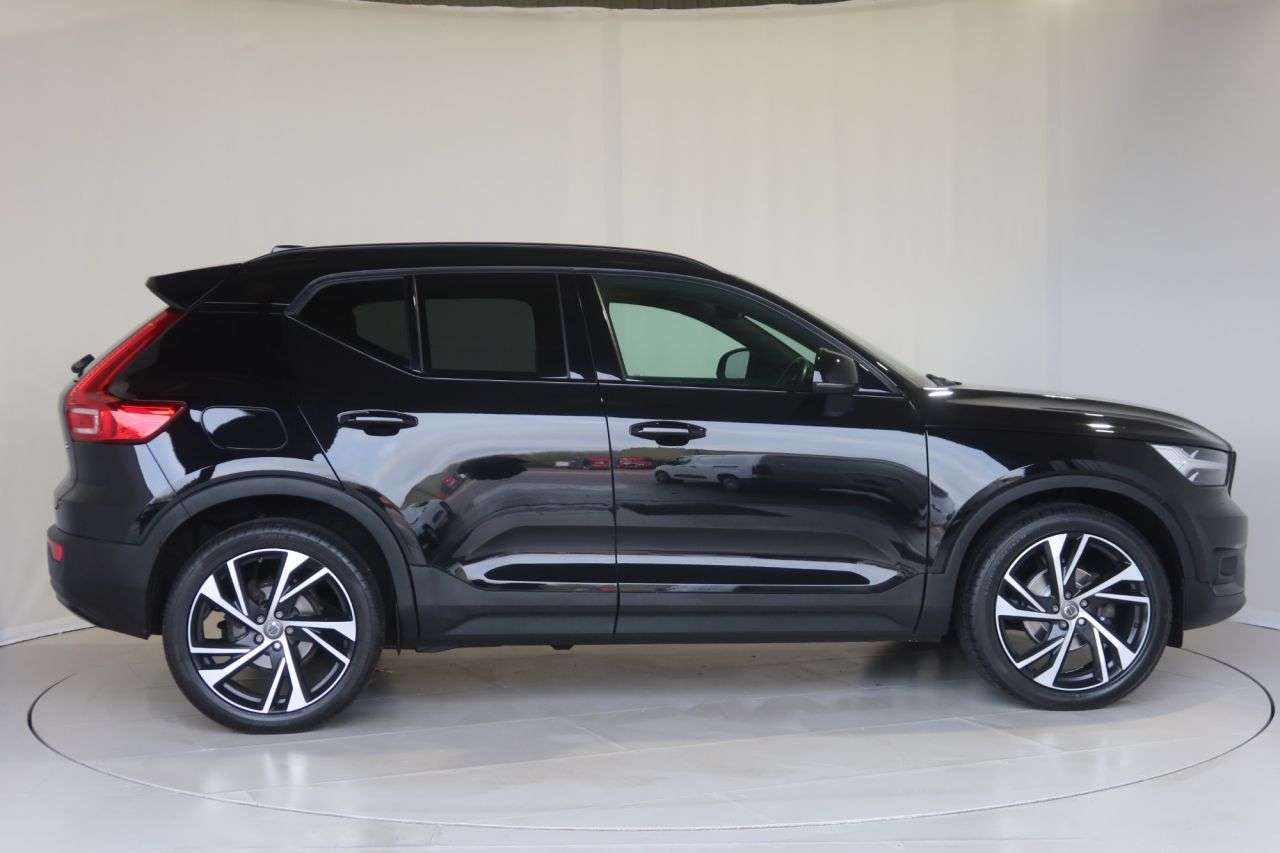 2020 VOLVO XC40 2020 VOLVO XC40
