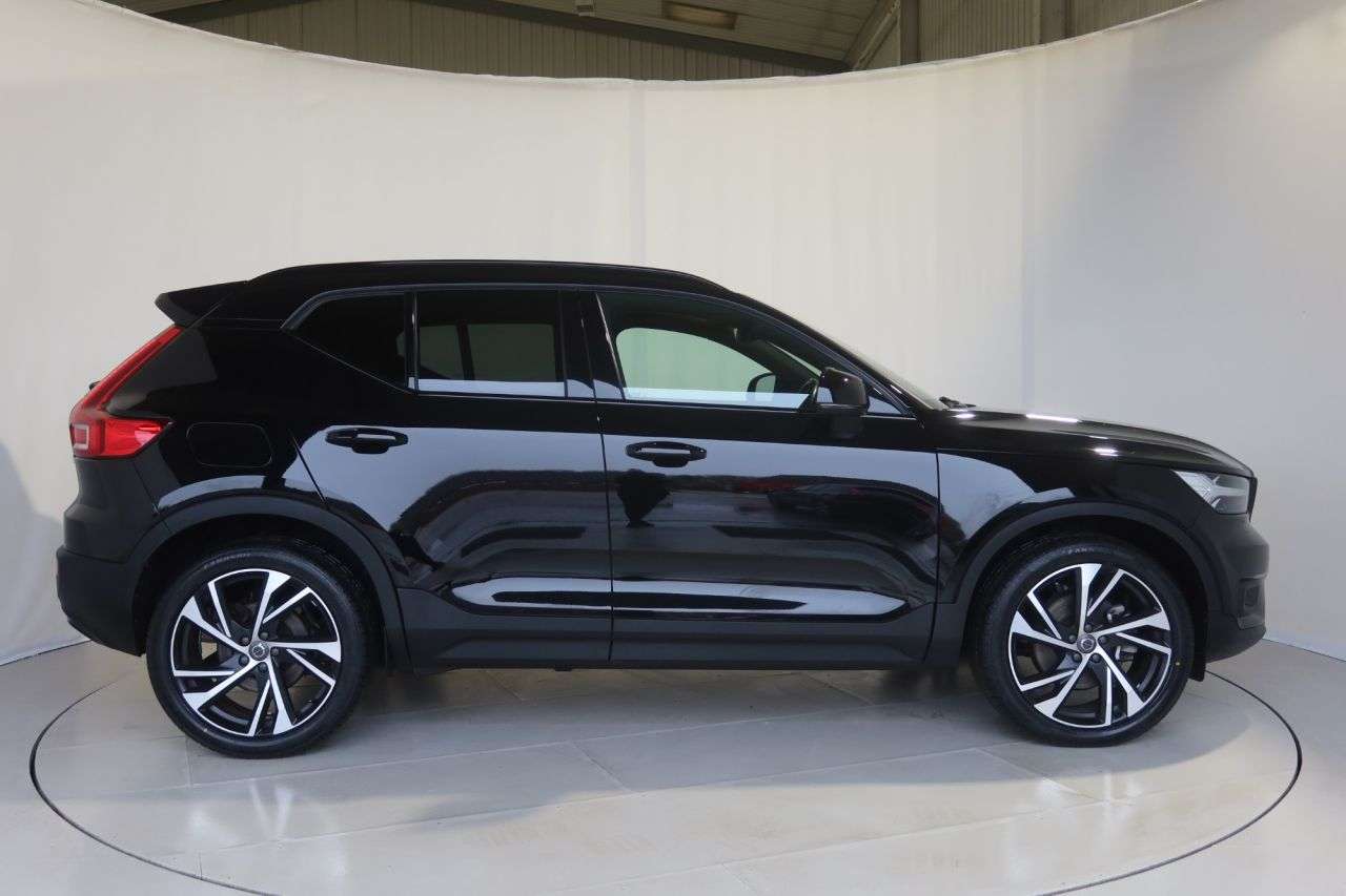 2020 VOLVO XC40 2020 VOLVO XC40