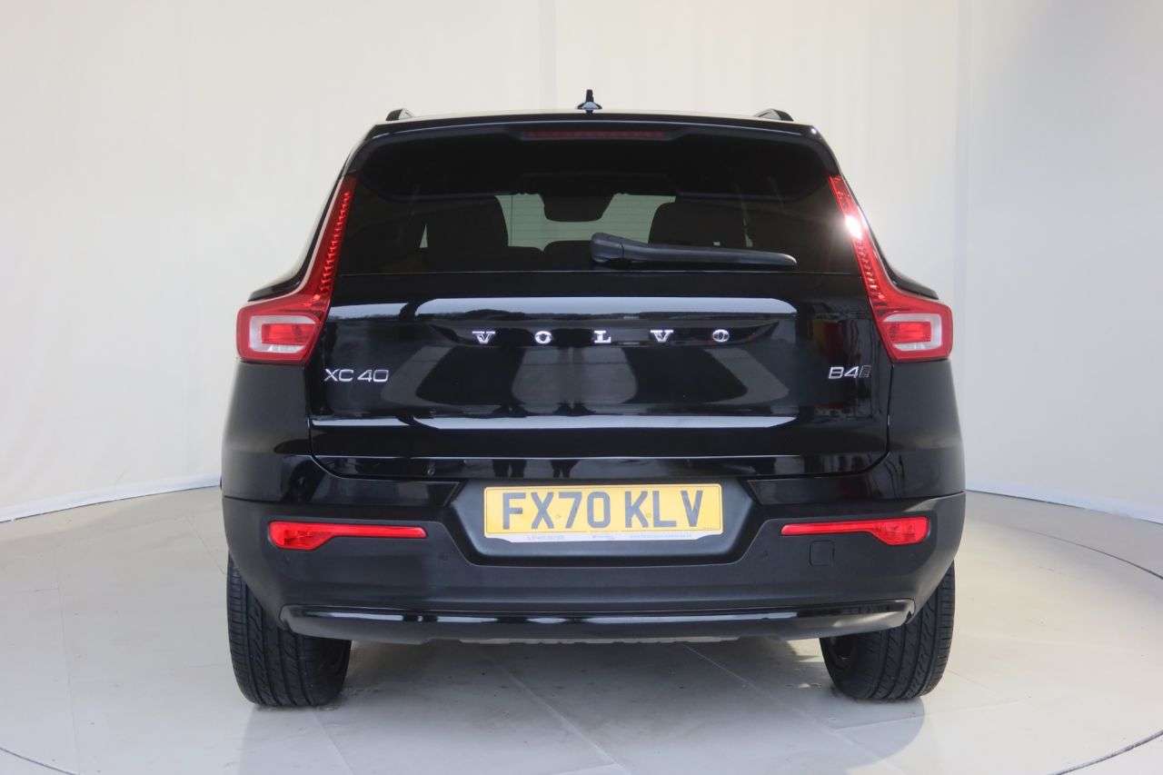2020 VOLVO XC40 2020 VOLVO XC40