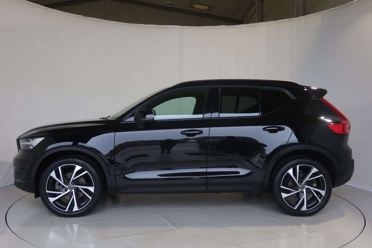2020 VOLVO XC40 2020 VOLVO XC40