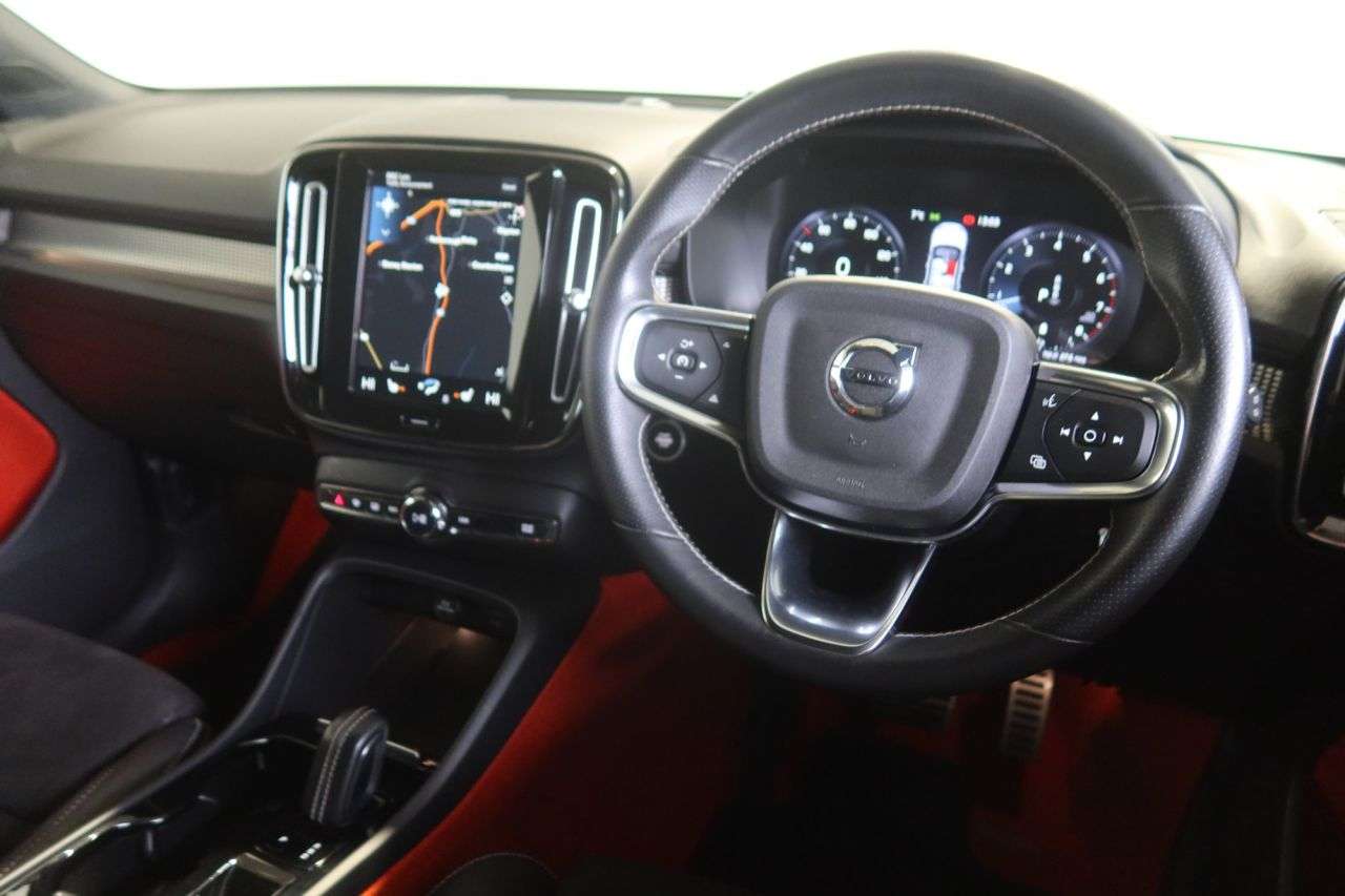 2020 VOLVO XC40 2020 VOLVO XC40