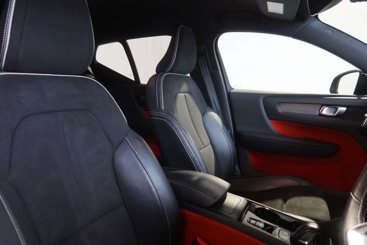 2020 VOLVO XC40 2020 VOLVO XC40