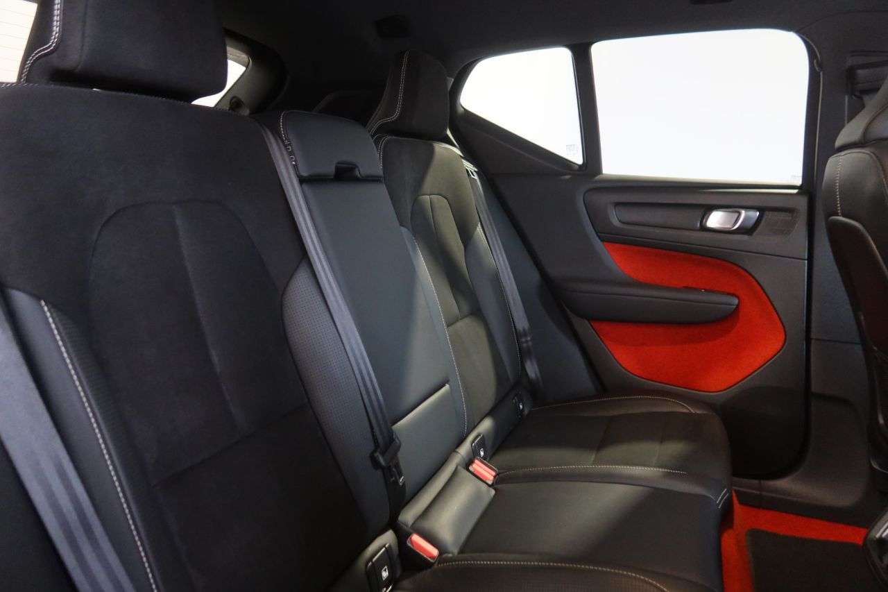 2020 VOLVO XC40 2020 VOLVO XC40