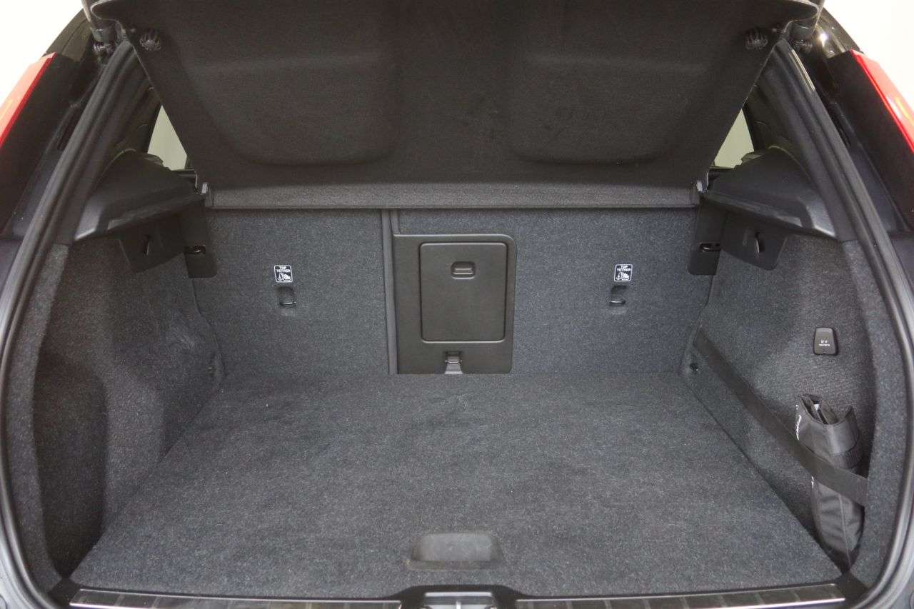 2020 VOLVO XC40 2020 VOLVO XC40