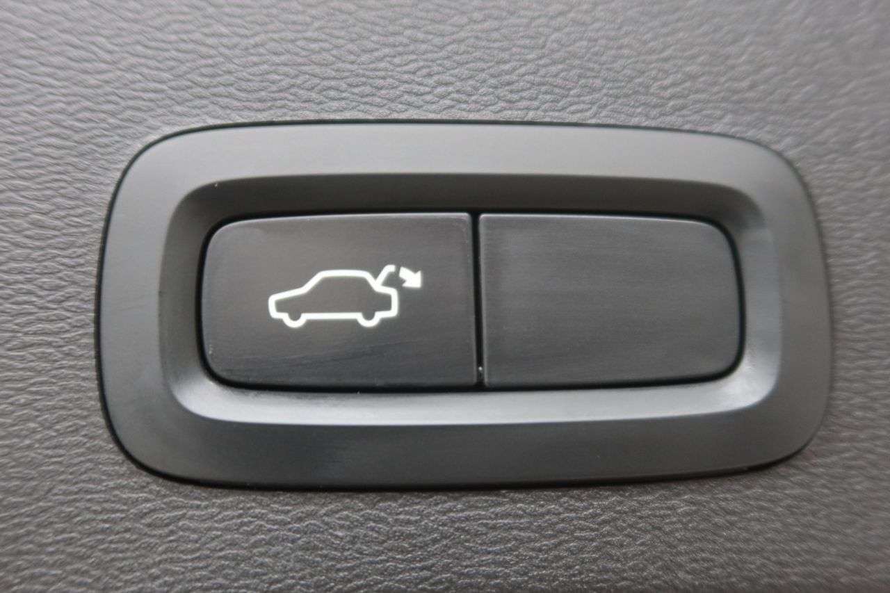 2020 VOLVO XC40 2020 VOLVO XC40