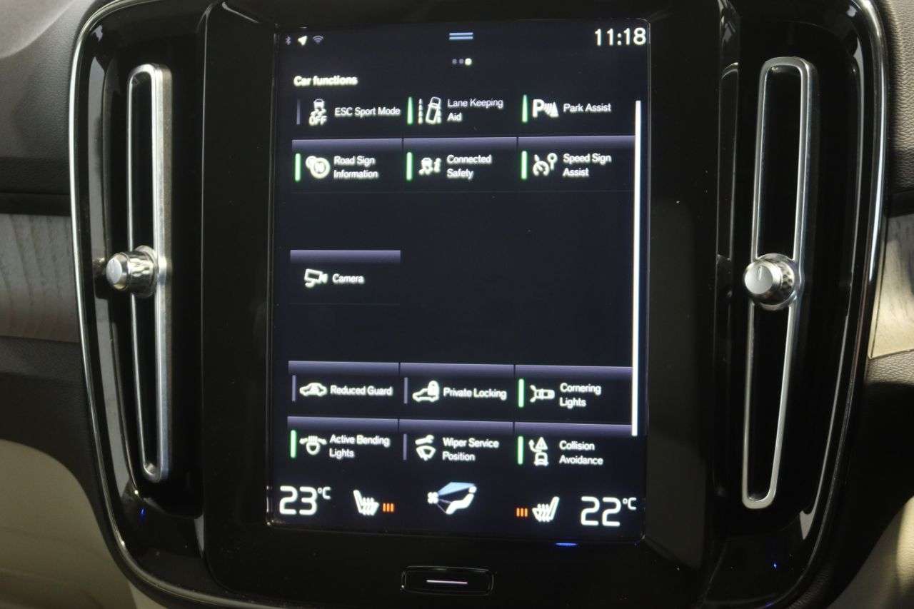 2021 VOLVO XC40 2021 VOLVO XC40