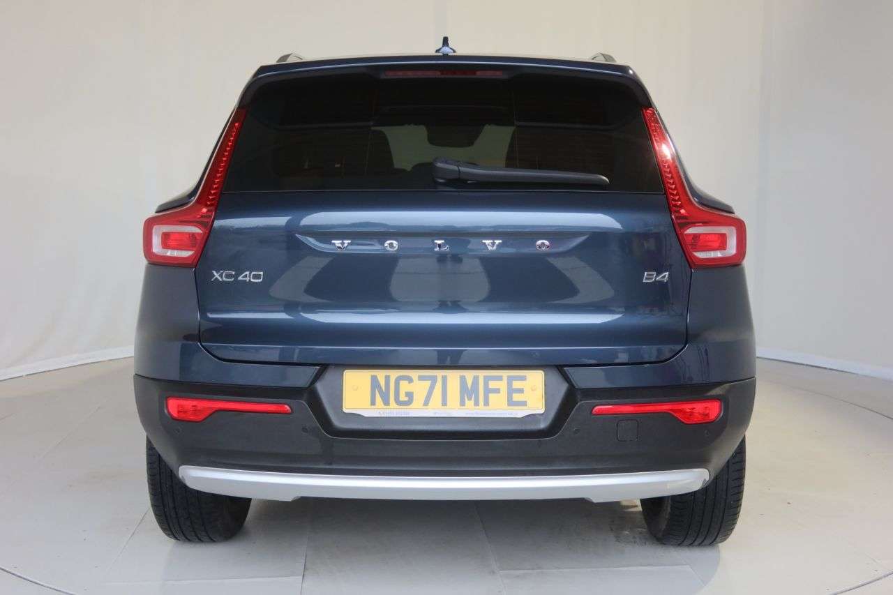 2021 VOLVO XC40 2021 VOLVO XC40