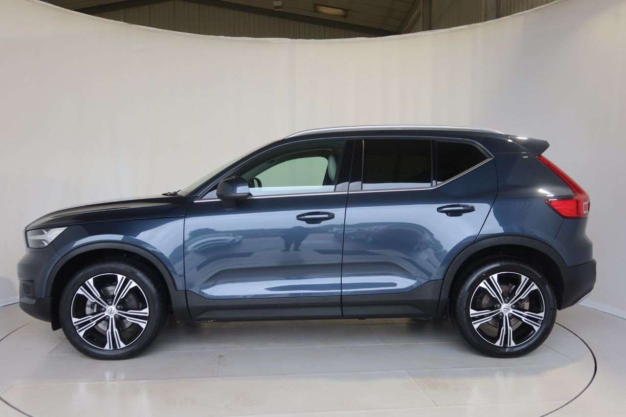 2021 VOLVO XC40 2021 VOLVO XC40