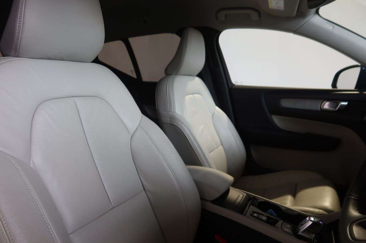 2021 VOLVO XC40 2021 VOLVO XC40