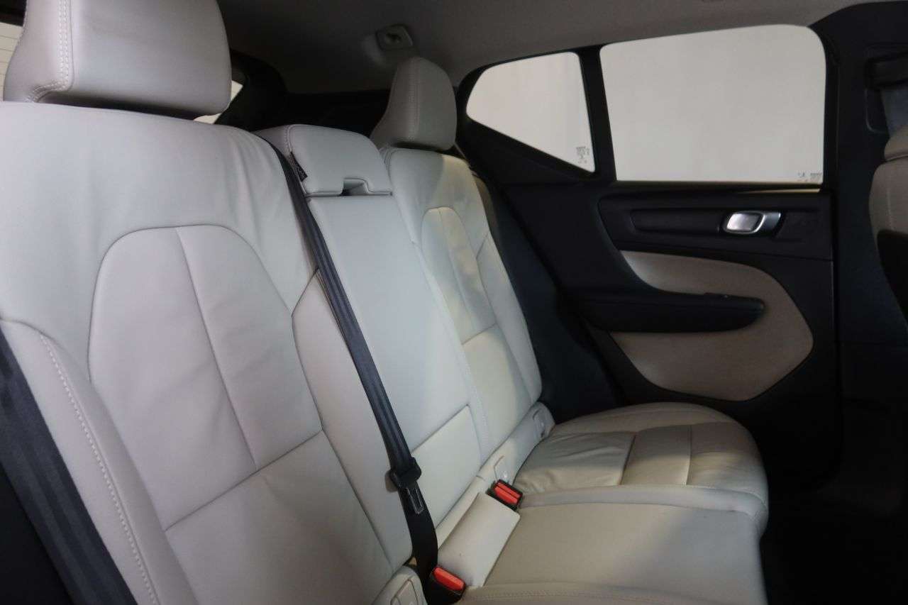 2021 VOLVO XC40 2021 VOLVO XC40