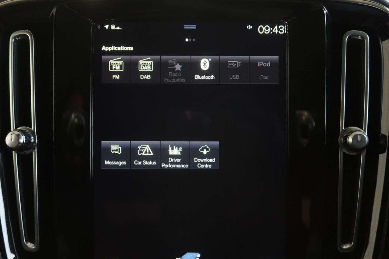 2021 VOLVO XC40 2021 VOLVO XC40