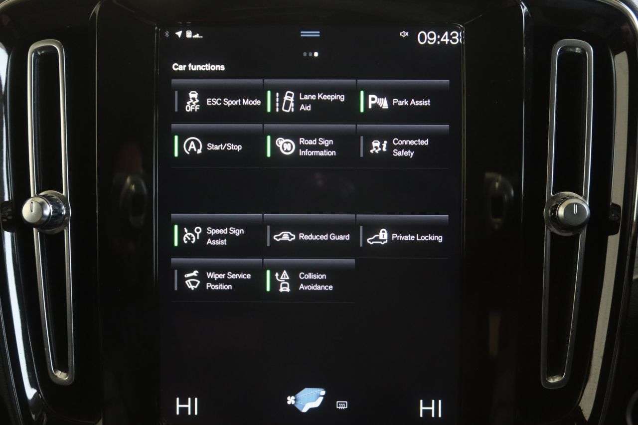 2021 VOLVO XC40 2021 VOLVO XC40