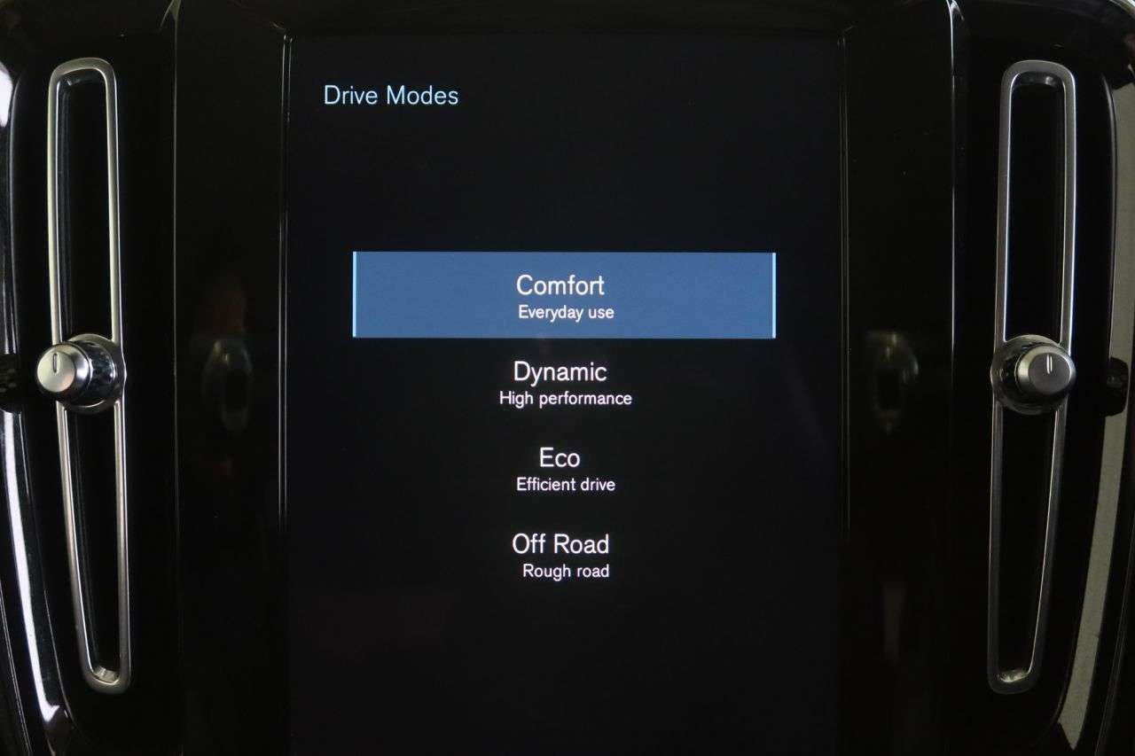 2021 VOLVO XC40 2021 VOLVO XC40