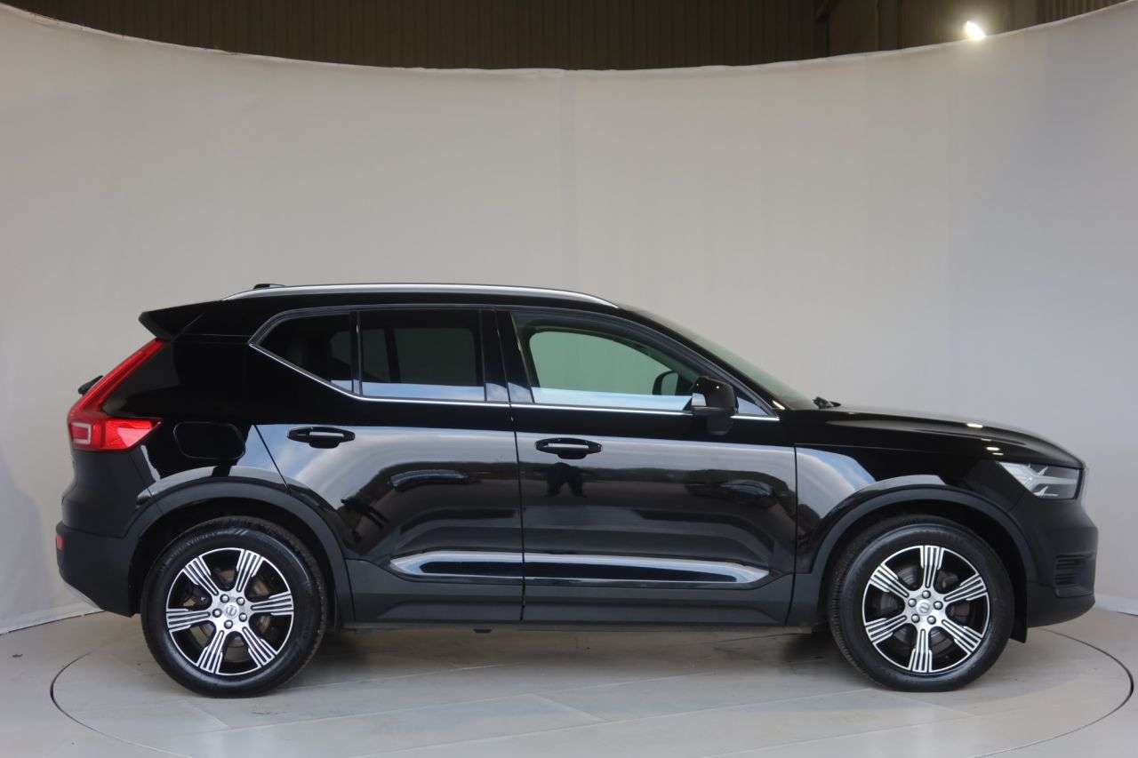 A 2021 VOLVO XC40 2.0 B4 MHEV Inscription SUV 5dr Petrol Hybrid DCT Auto AWD Euro 6 (s/s) (19 A 2021 VOLVO XC40 2.0 B4 MHEV Inscription SUV 5dr Petrol Hybrid DCT Auto AWD Euro 6 (s/s) (19