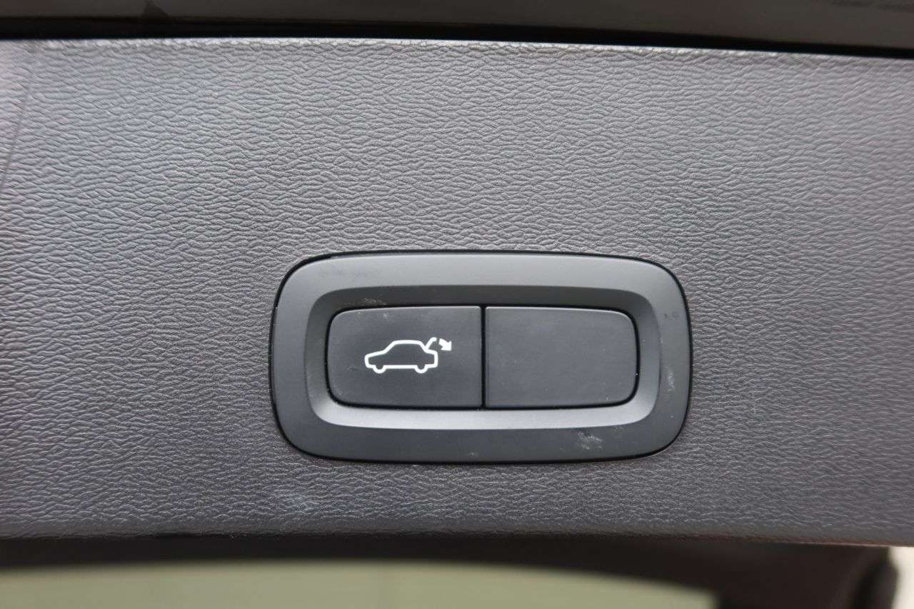 2021 VOLVO XC40 2021 VOLVO XC40