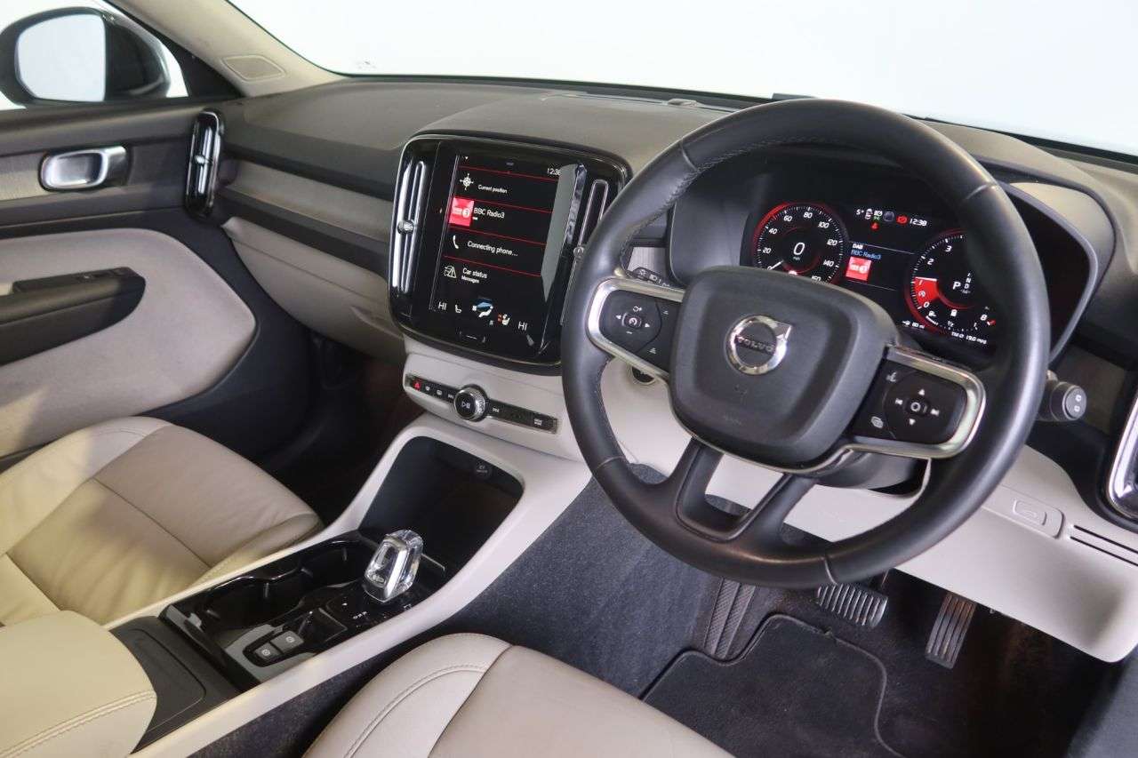 2021 VOLVO XC40 2021 VOLVO XC40