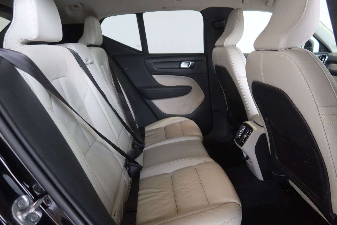 2021 VOLVO XC40 2021 VOLVO XC40