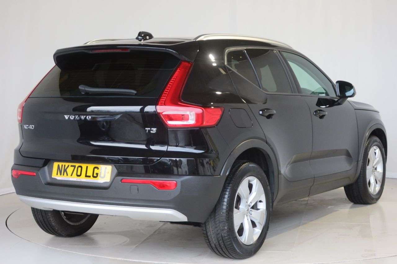 2020 VOLVO XC40 2020 VOLVO XC40