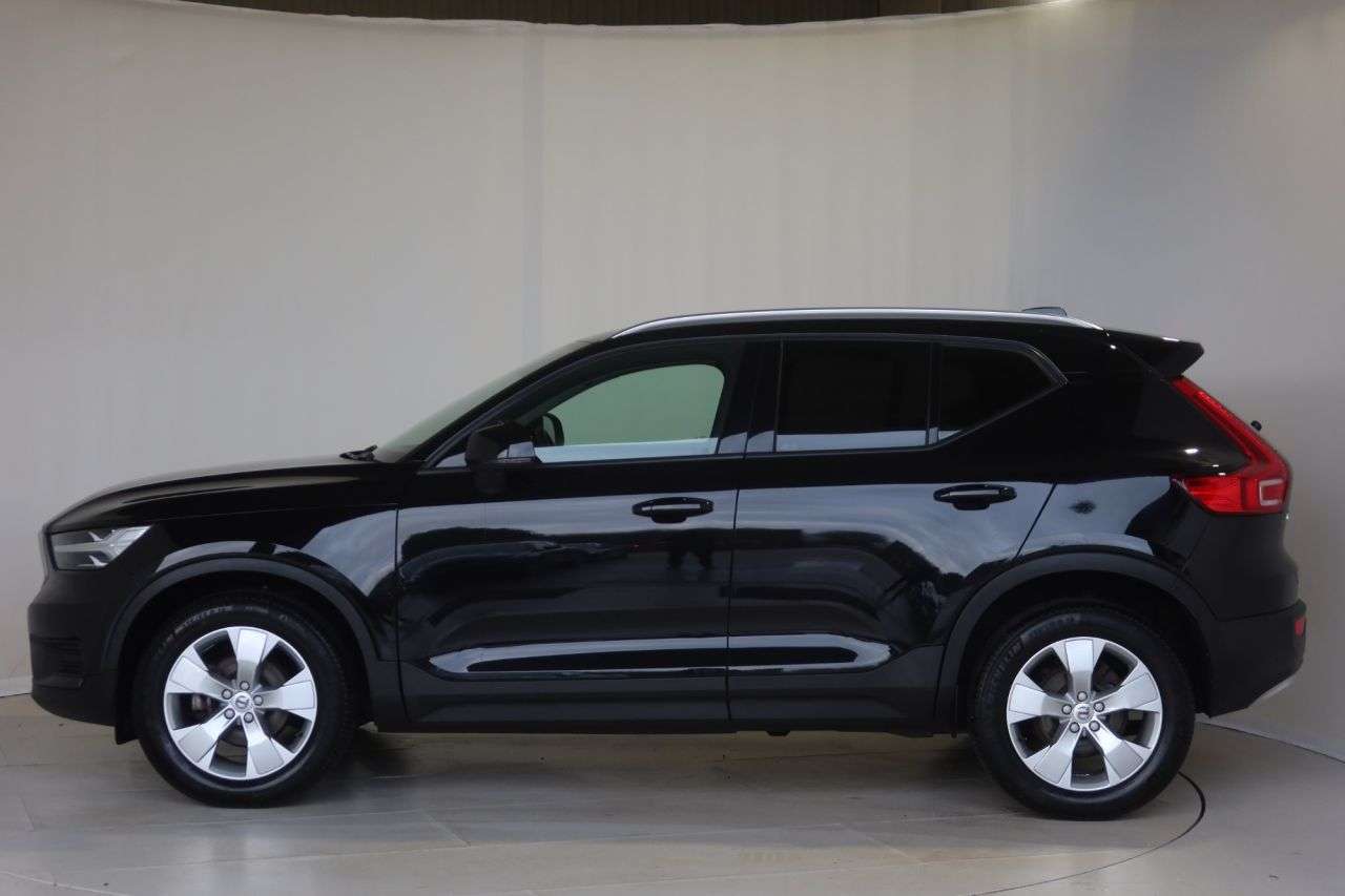 2020 VOLVO XC40 2020 VOLVO XC40