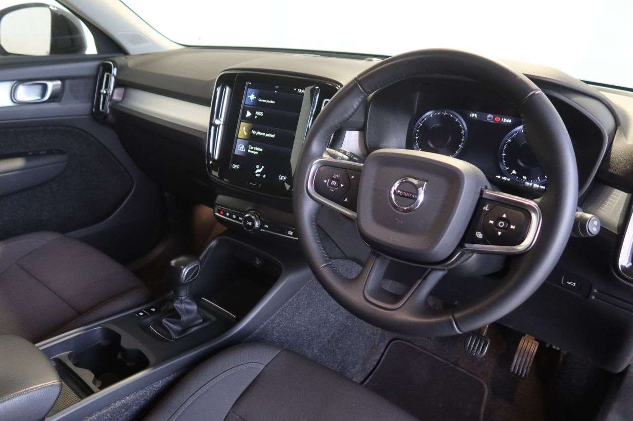 2020 VOLVO XC40 2020 VOLVO XC40