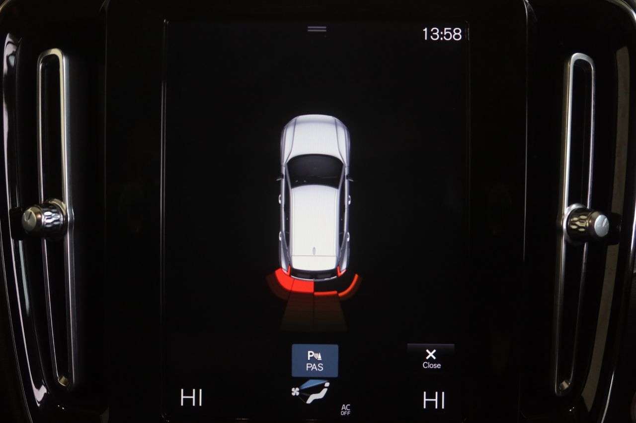 2020 VOLVO XC40 2020 VOLVO XC40