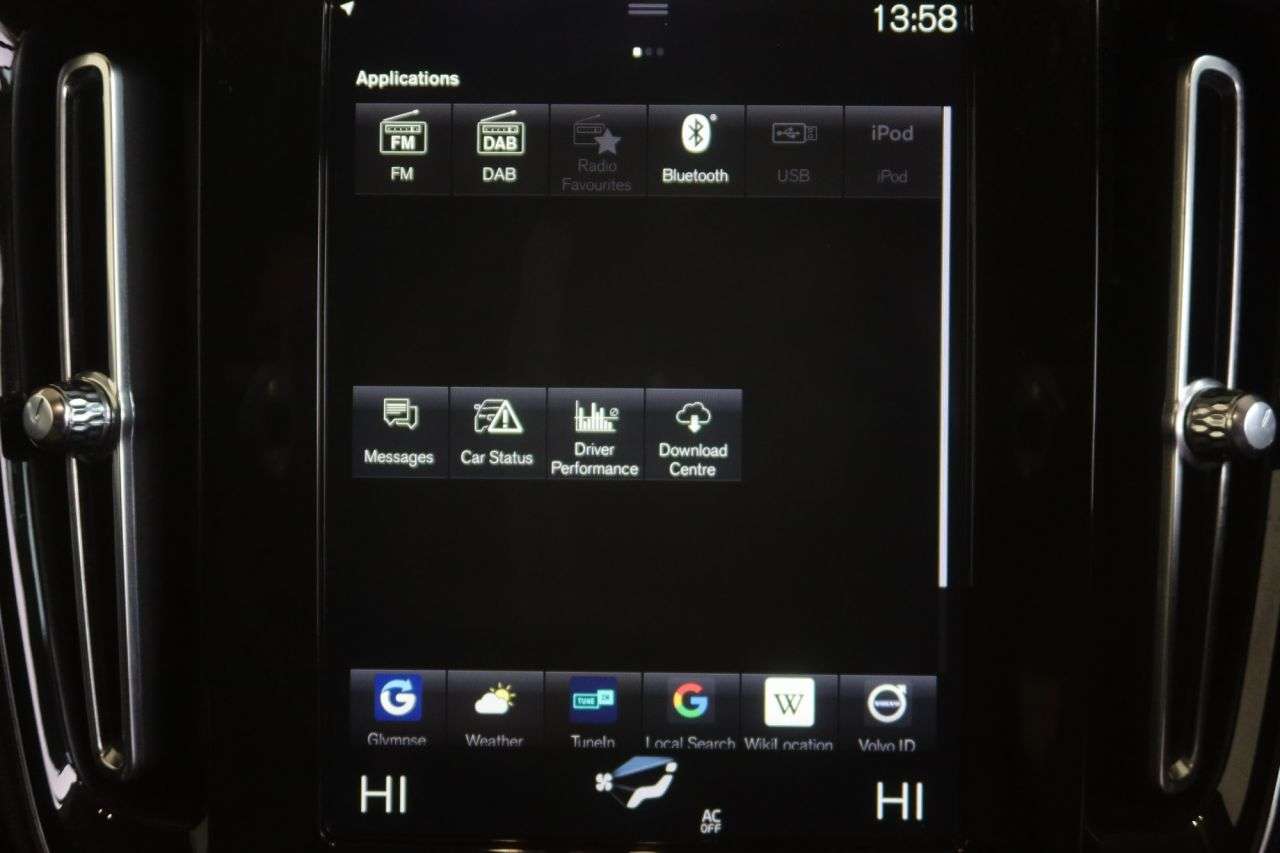 2020 VOLVO XC40 2020 VOLVO XC40