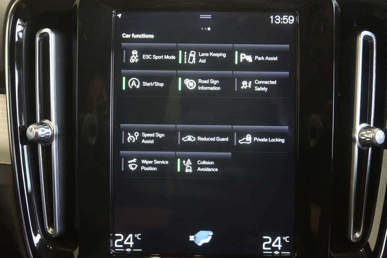 2020 VOLVO XC40 2020 VOLVO XC40