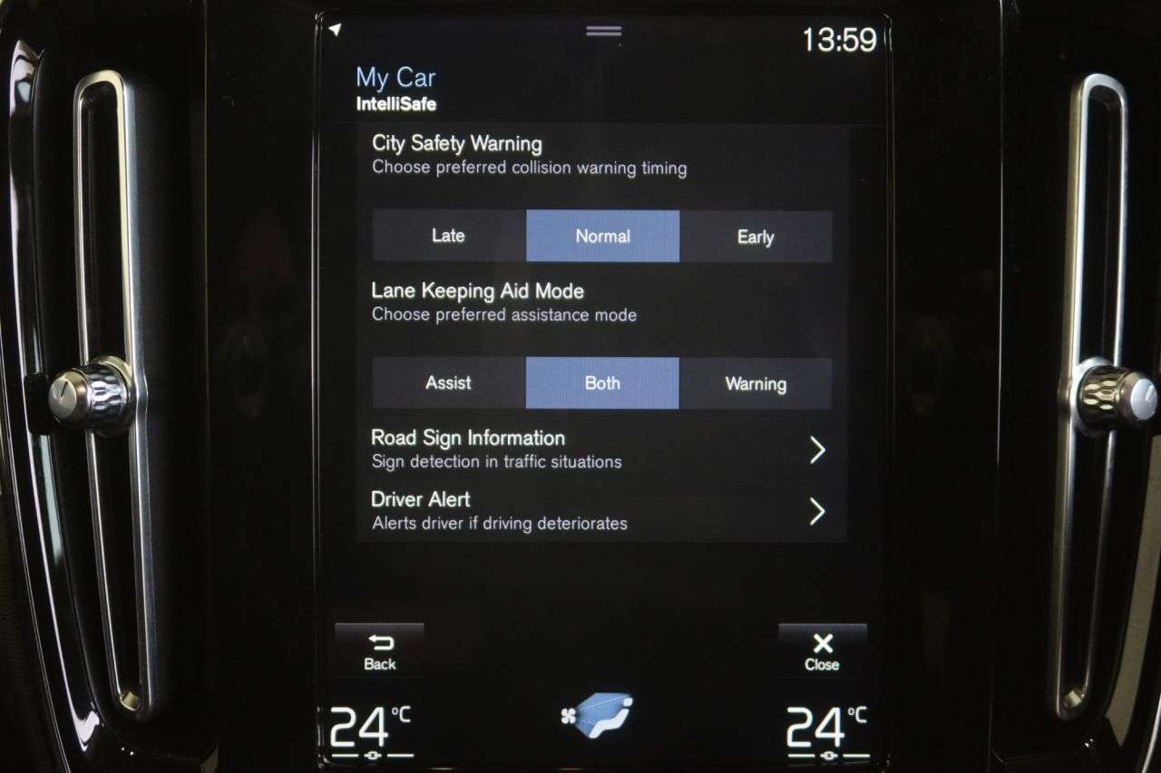 2020 VOLVO XC40 2020 VOLVO XC40