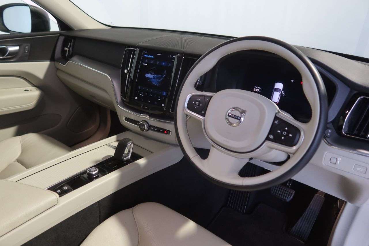 2021 VOLVO XC60 2021 VOLVO XC60