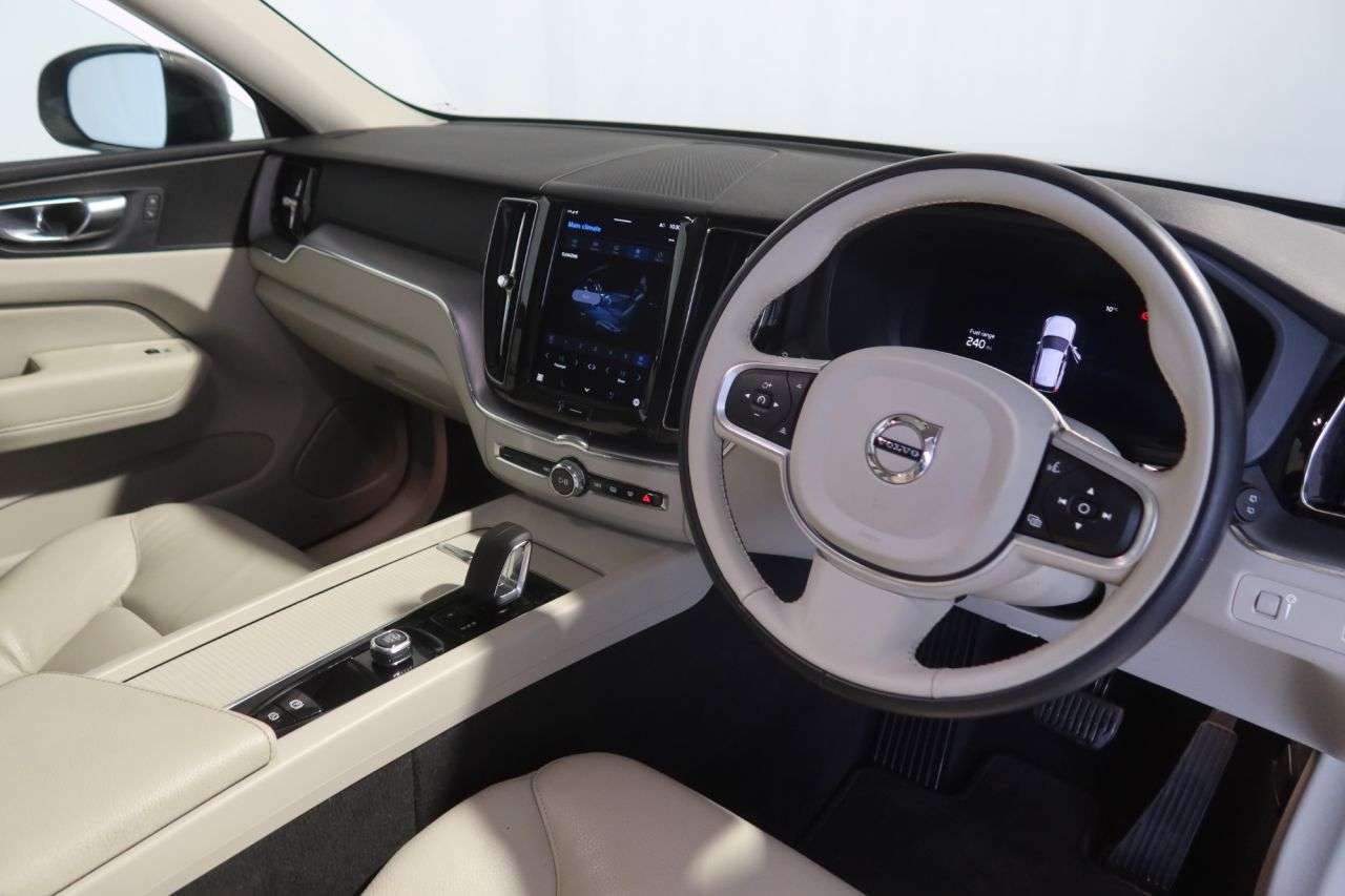 2021 VOLVO XC60 2021 VOLVO XC60