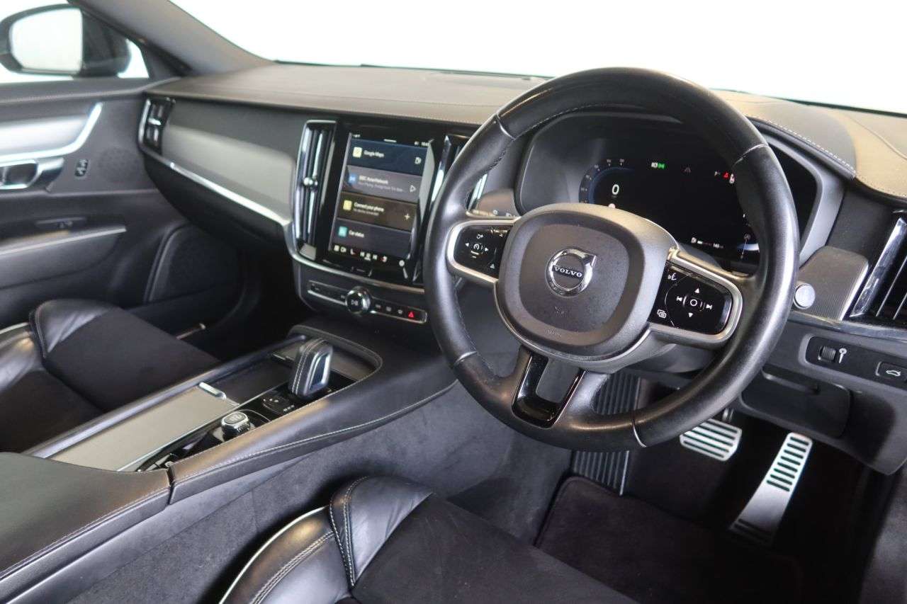 2021 VOLVO V90 2021 VOLVO V90