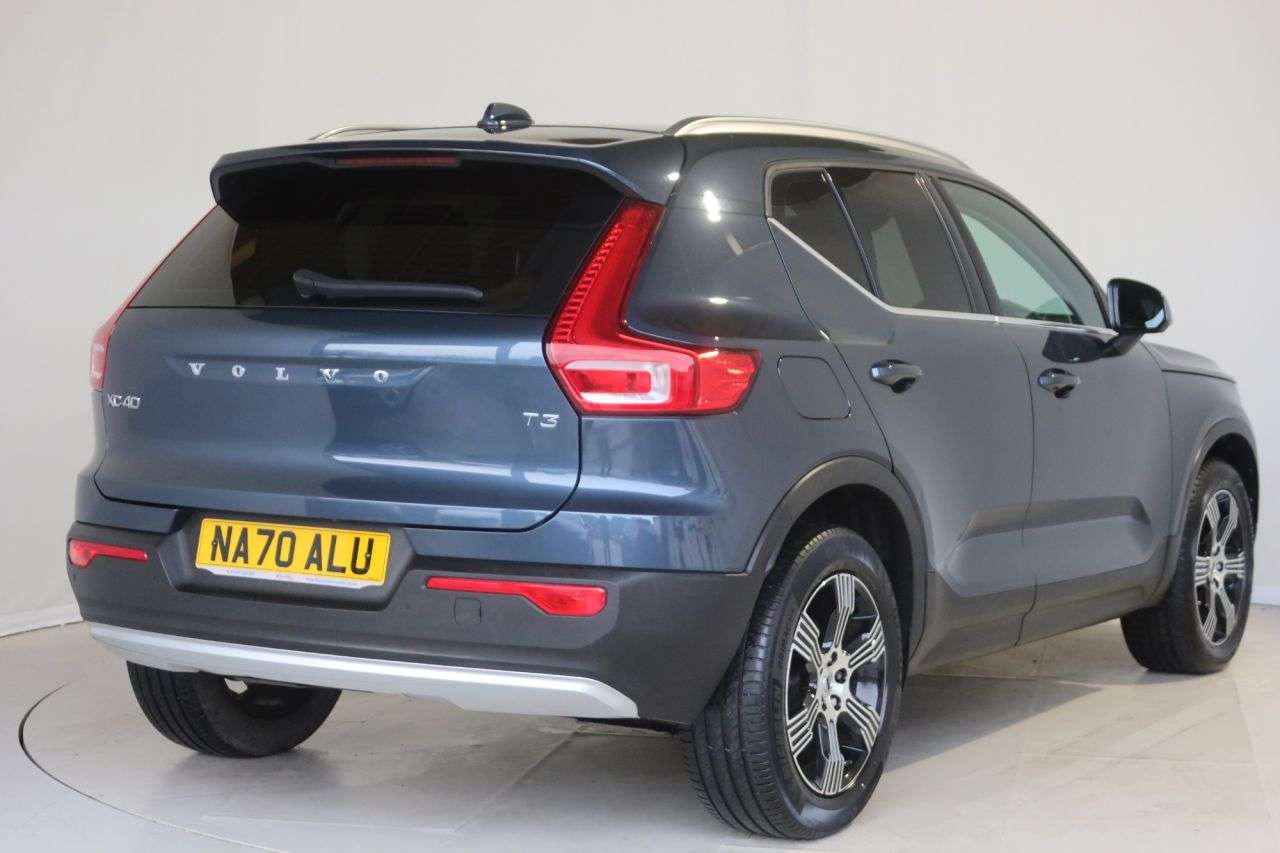 2020 VOLVO XC40 2020 VOLVO XC40
