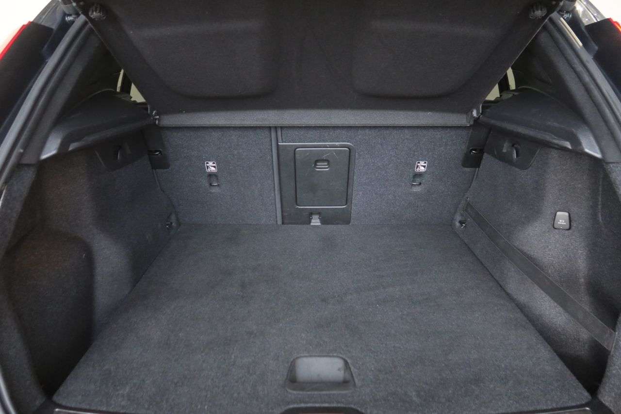 2020 VOLVO XC40 2020 VOLVO XC40