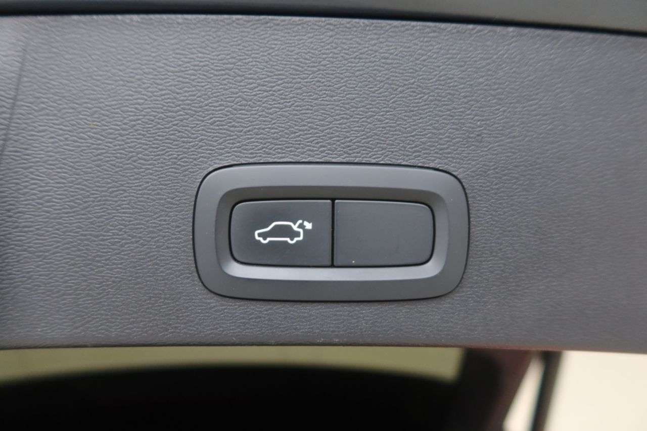 2020 VOLVO XC40 2020 VOLVO XC40