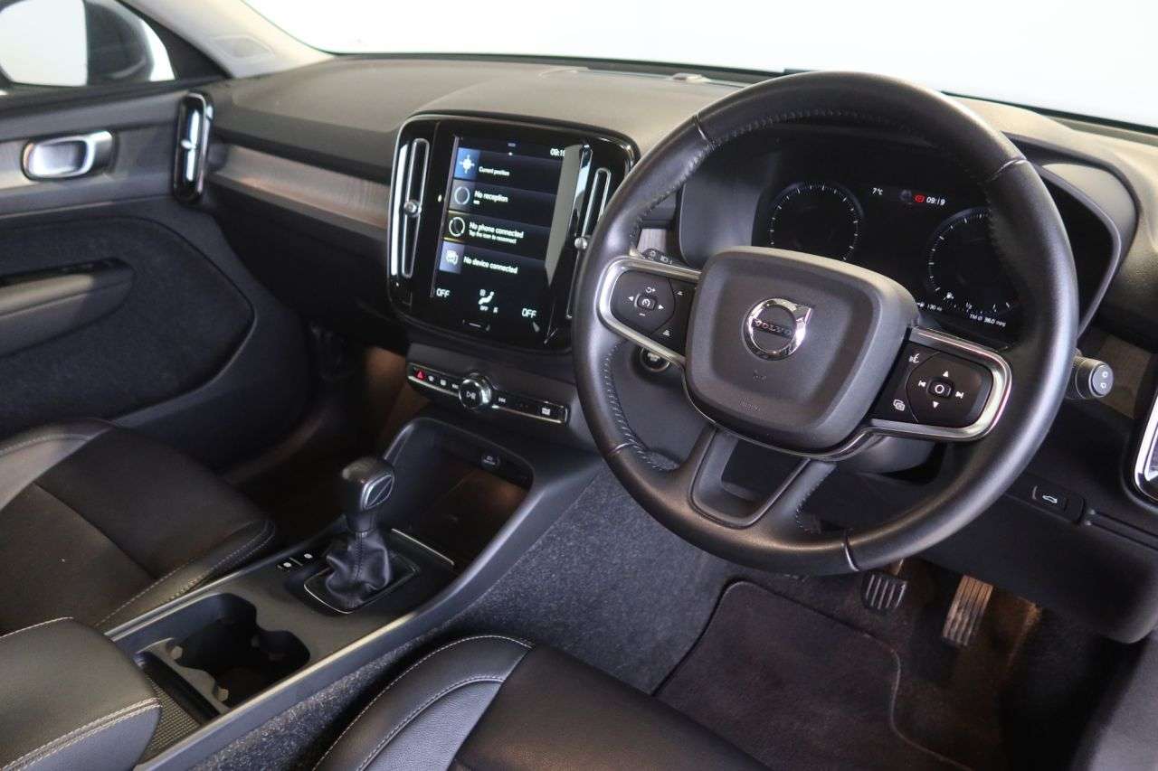 2020 VOLVO XC40 2020 VOLVO XC40