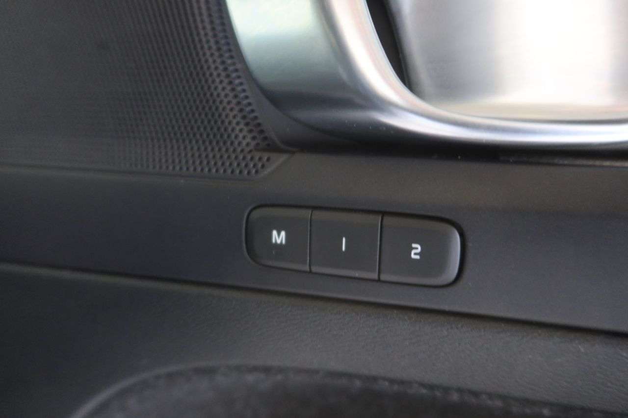 2020 VOLVO XC40 2020 VOLVO XC40