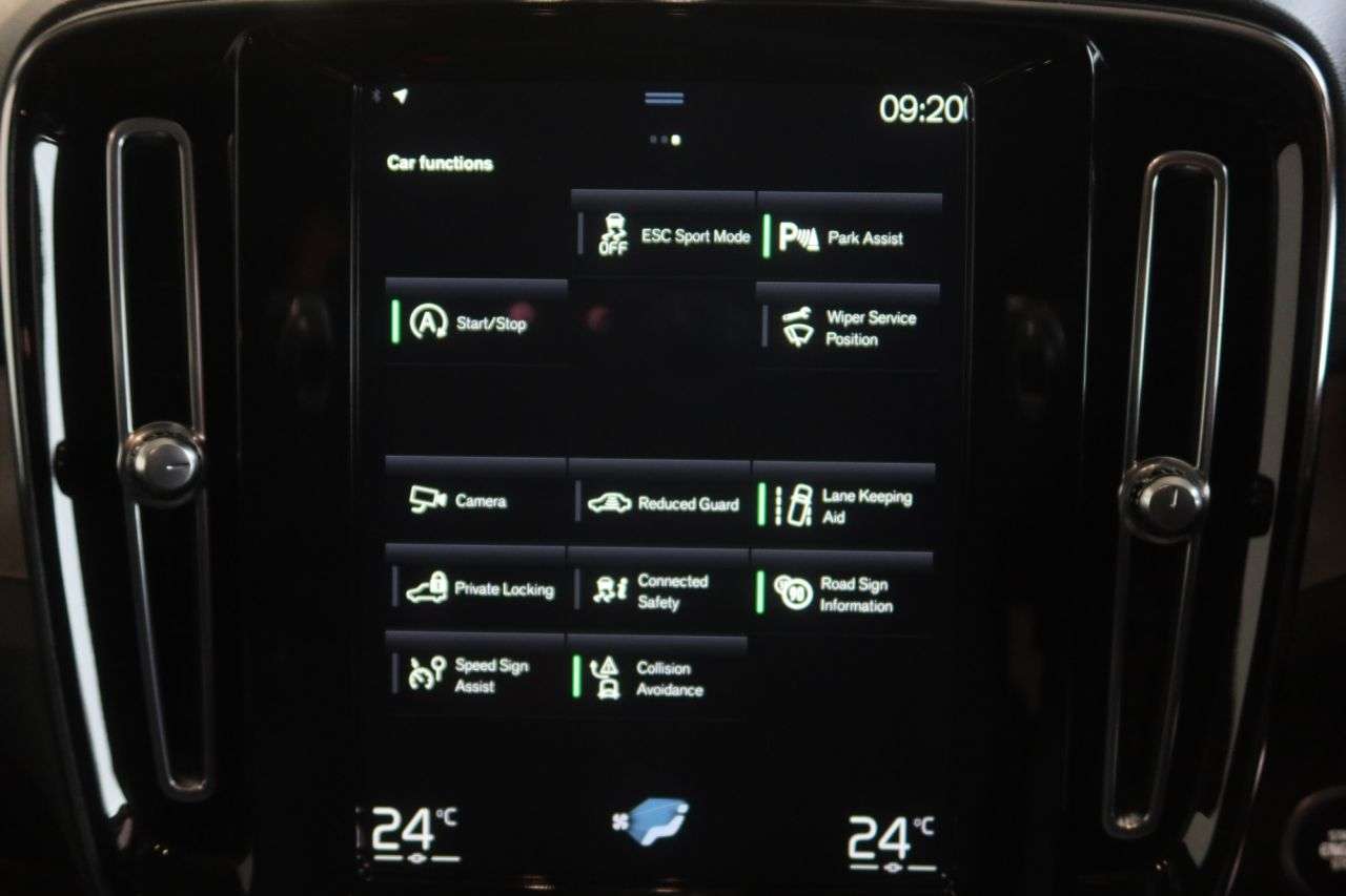 2020 VOLVO XC40 2020 VOLVO XC40