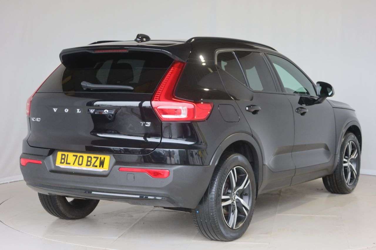 2020 VOLVO XC40 2020 VOLVO XC40