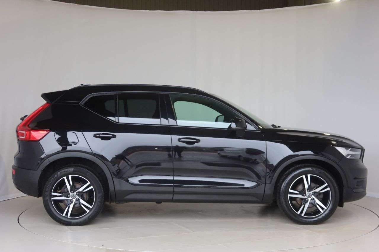 2020 VOLVO XC40 2020 VOLVO XC40