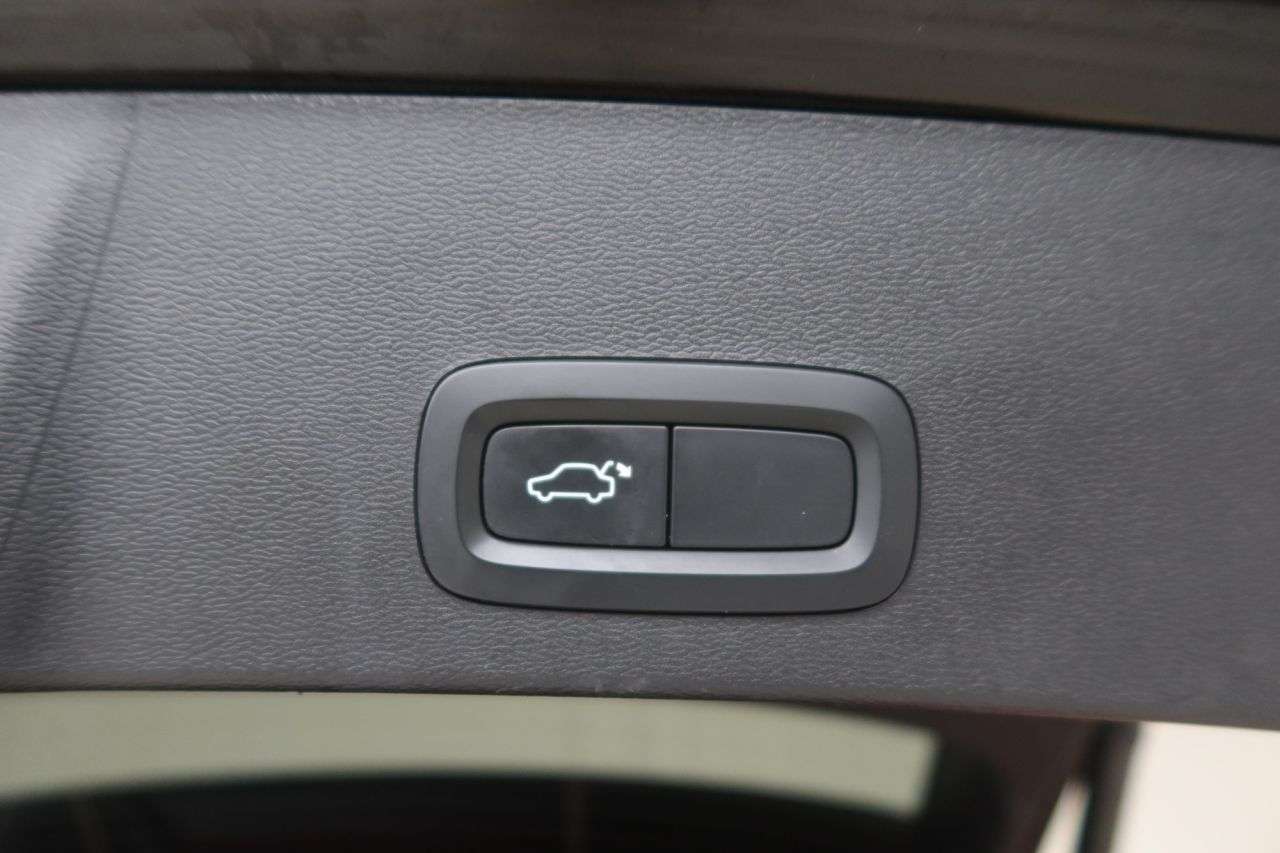 2020 VOLVO XC40 2020 VOLVO XC40