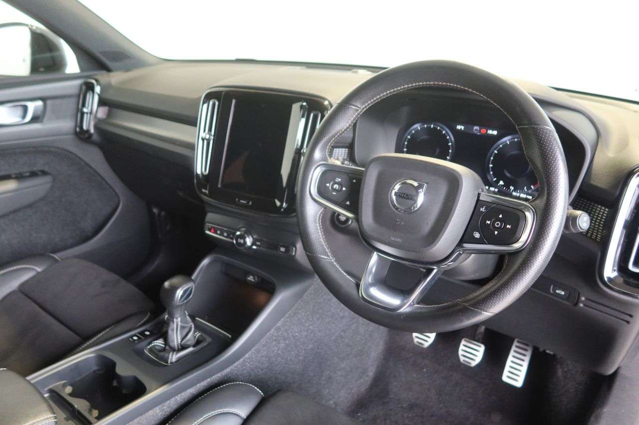 2020 VOLVO XC40 2020 VOLVO XC40