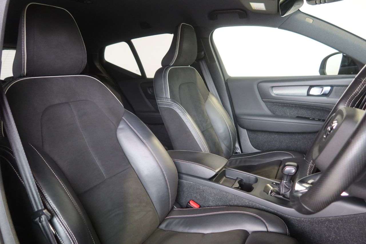 2020 VOLVO XC40 2020 VOLVO XC40