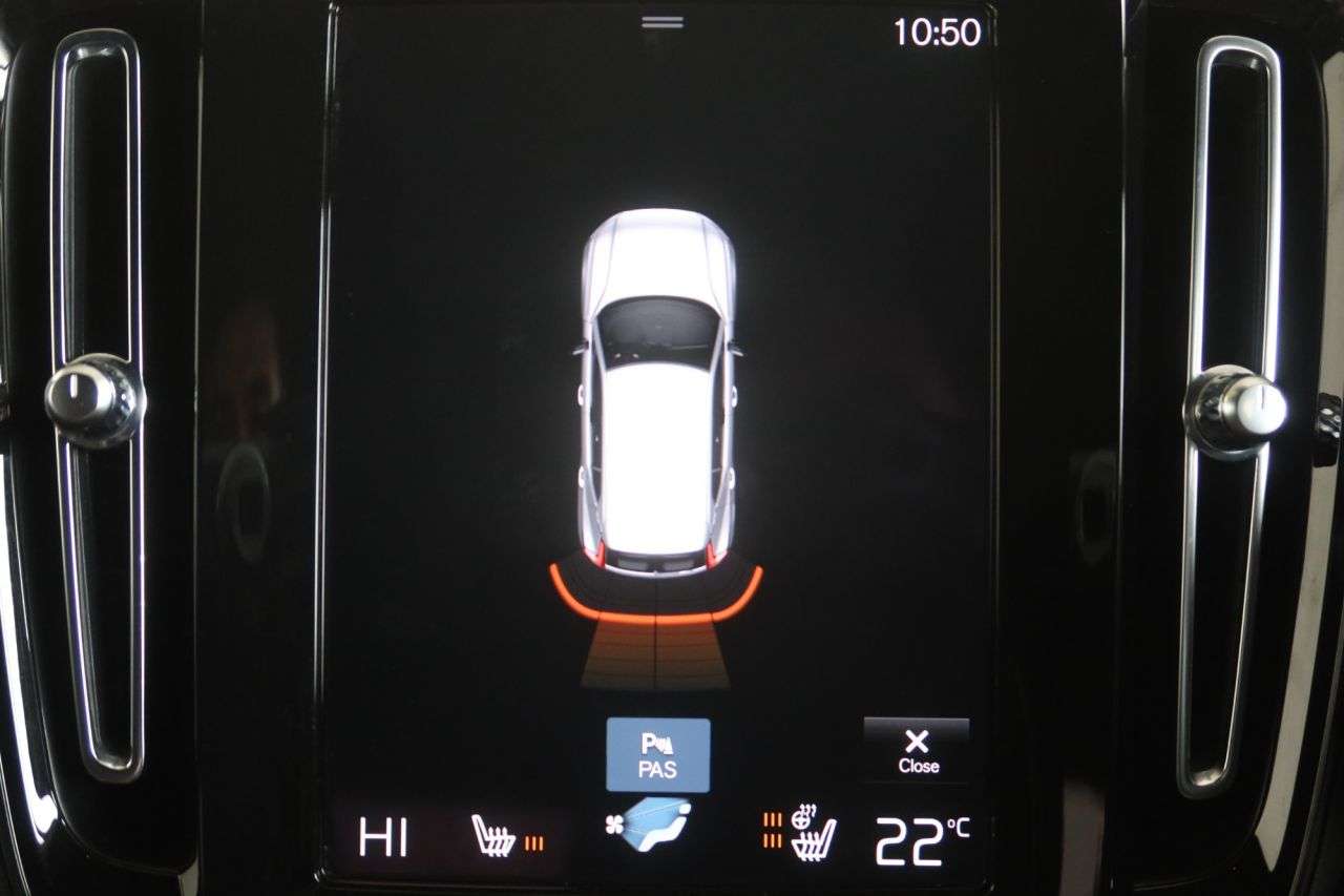 2020 VOLVO XC40 2020 VOLVO XC40