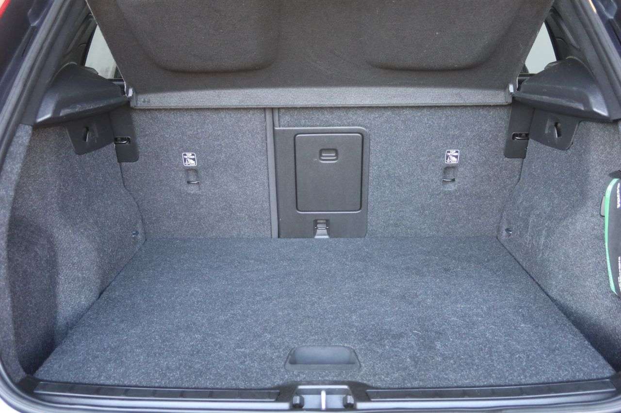 2021 VOLVO XC40 2021 VOLVO XC40